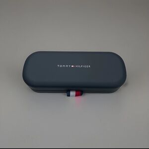 Tommy Hilfiger Authentic Navy Hard Clamshell Sunglasses Glasses Case With Cloth